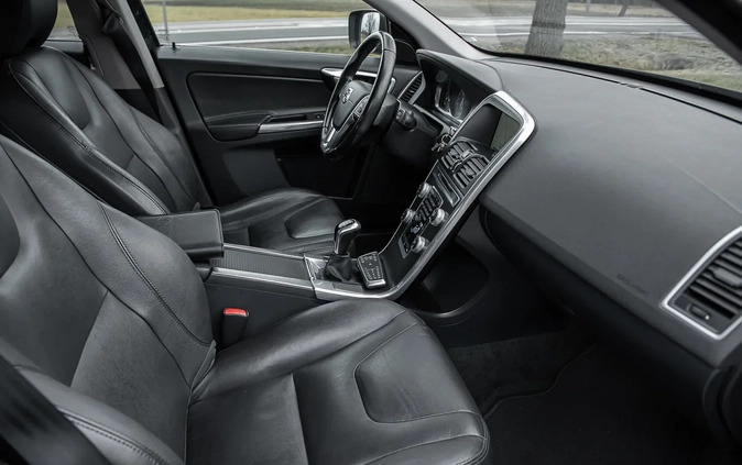 Volvo XC 60 cena 72500 przebieg: 204000, rok produkcji 2015 z Nieszawa małe 326